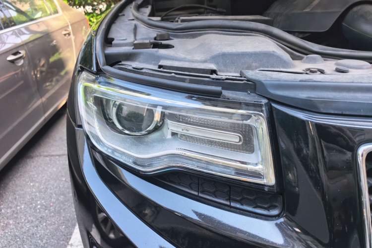 Used Jeep Grand Cherokee 2014 3.6L Elite Navigation Edition Right Front Headlight
