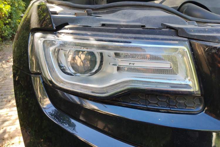 Used Jeep Grand Cherokee 2014 3.0L Comfort Navigation Edition Right Front Headlight