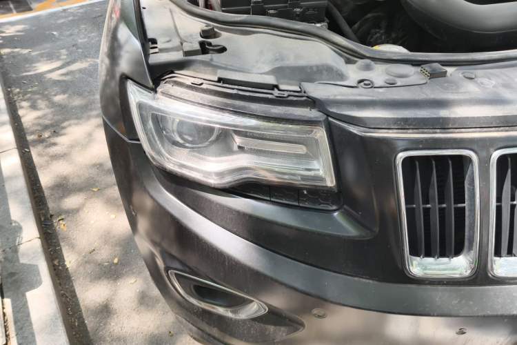 Used Jeep Grand Cherokee 2014 3.6L Elite Navigation Edition Right Front Headlight