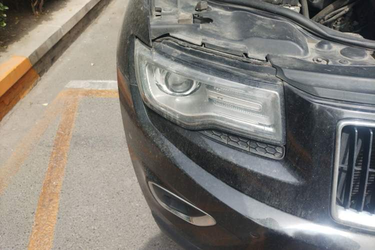 Used Jeep Grand Cherokee 2014 3.6L Elite Navigation Edition Right Front Headlight