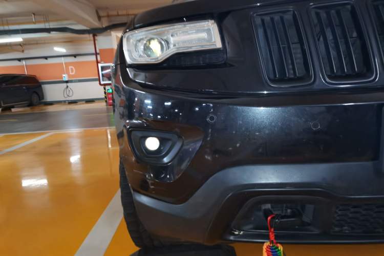 Used Jeep Grand Cherokee 2014 3.0TD Diesel Comfort Navigation Version Right Front Headlight