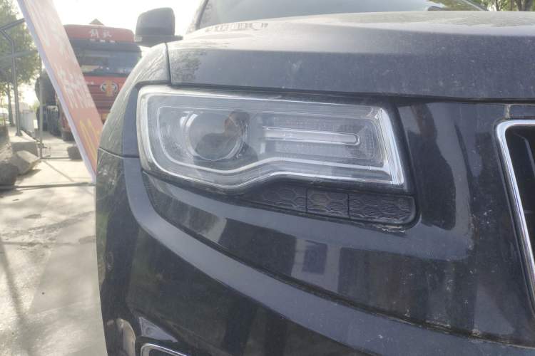 Used Jeep Grand Cherokee 2014 3.0TD Diesel Comfort Navigation Version Right Front Headlight