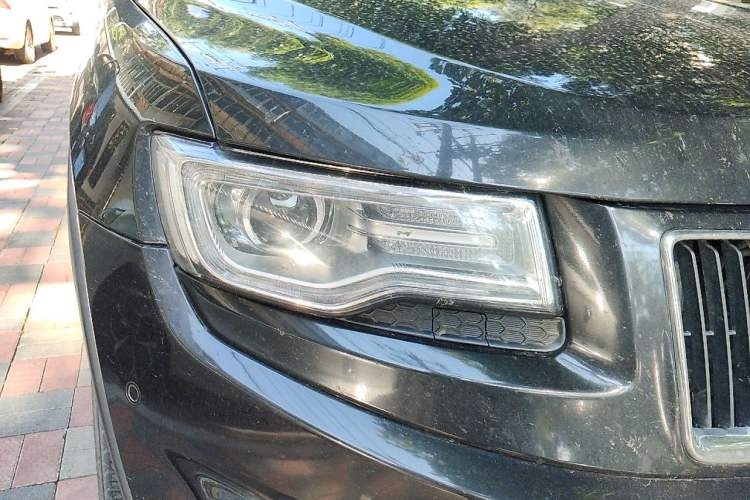 Used Jeep Grand Cherokee 2014 3.0TD Diesel Comfort Navigation Version Right Front Headlight