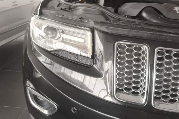 Used Jeep Grand Cherokee 2014 3.6L Elite Navigation Edition Right Front Headlight