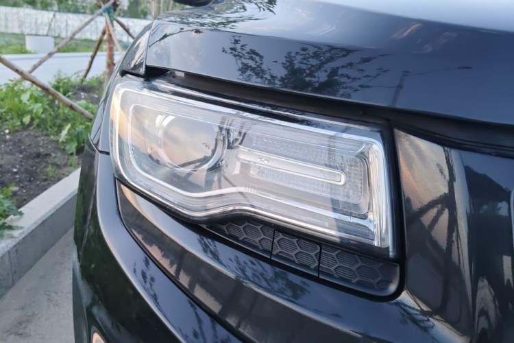 Used Jeep Grand Cherokee 2014 3.0L Comfort Navigation Edition Right Front Headlight