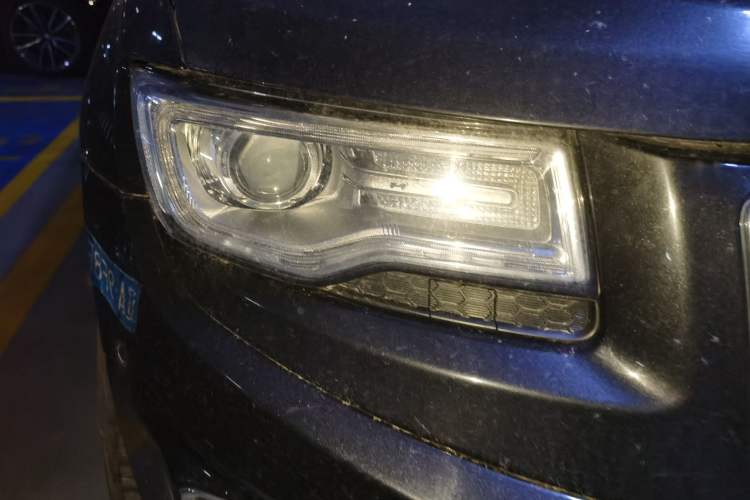 Used Jeep Grand Cherokee 2014 3.6L Elite Navigation Edition Right Front Headlight