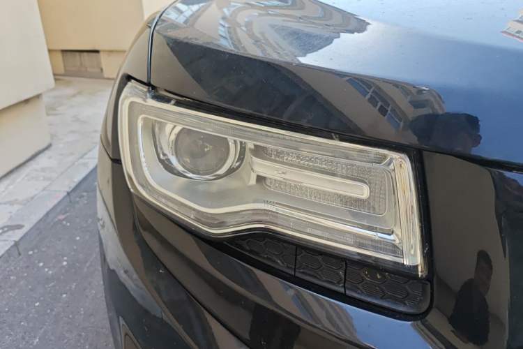 Used Jeep Grand Cherokee 2014 3.6L Elite Navigation Edition Right Front Headlight