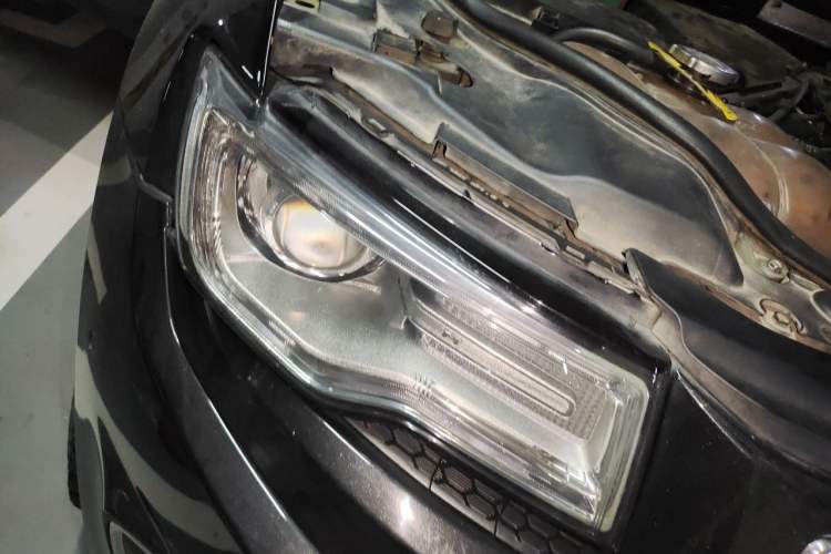 Used Jeep Grand Cherokee 2014 3.0TD Diesel Comfort Navigation Version Right Front Headlight
