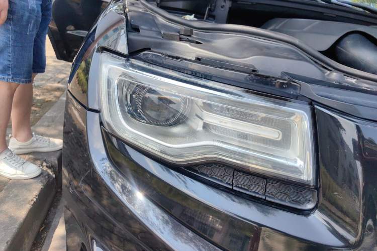 Used Jeep Grand Cherokee 2014 3.0L Comfort Navigation Edition Right Front Headlight
