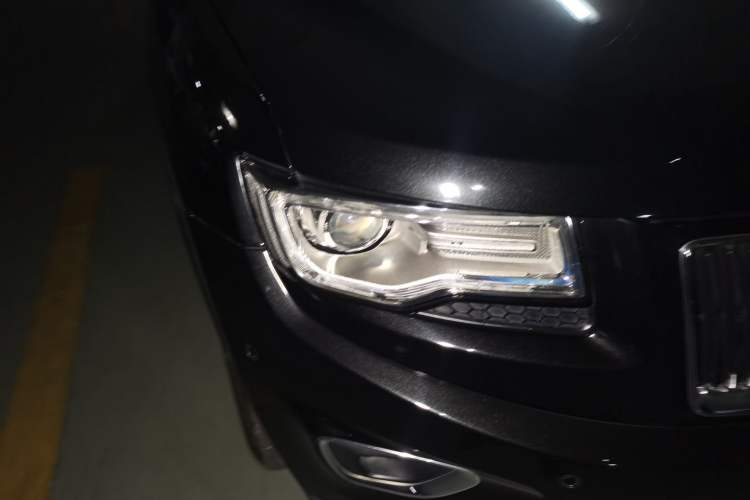 Used Jeep Grand Cherokee 2014 3.0L Comfort Navigation Edition Right Front Headlight