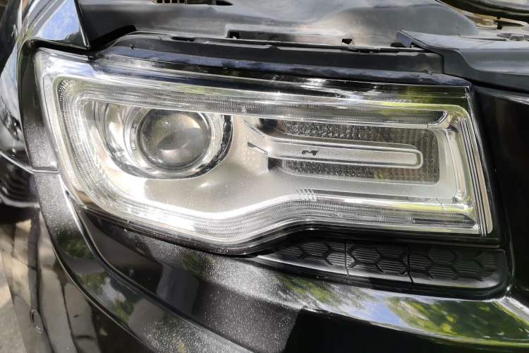 Used Jeep Grand Cherokee 2014 3.0TD Diesel Comfort Navigation Version Right Front Headlight