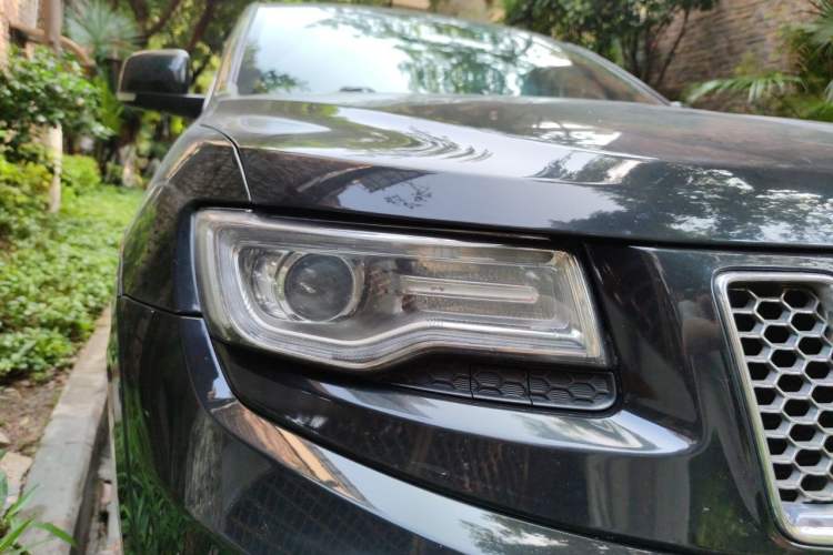 Used Jeep Grand Cherokee 2014 5.7L Flagship Prestige Edition Right Front Headlight
