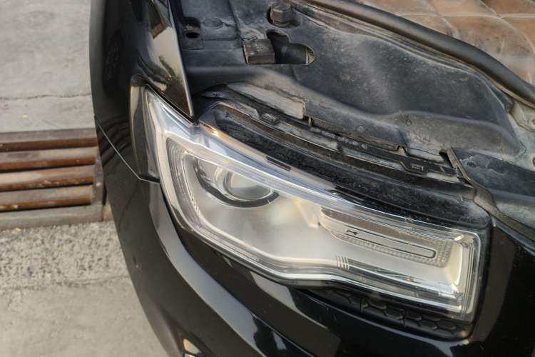 Used Jeep Grand Cherokee 2014 3.0TD Diesel Comfort Navigation Version Right Front Headlight