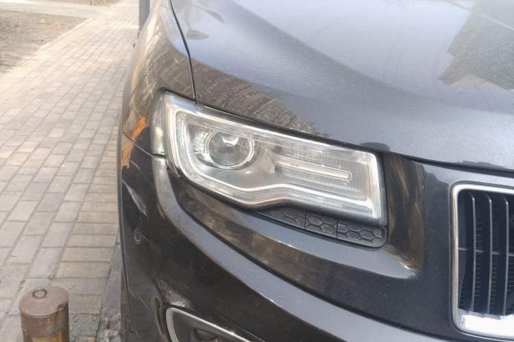 Used Jeep Grand Cherokee 2014 3.6L Elite Navigation Edition Right Front Headlight