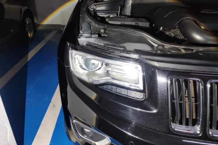 Used Jeep Grand Cherokee 2014 3.0L Comfort Navigation Edition Right Front Headlight