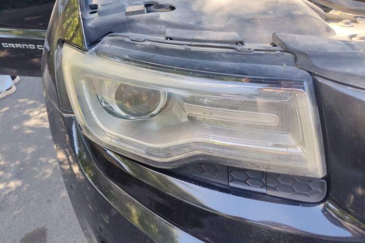 Used Jeep Grand Cherokee 2014 3.0L Comfort Navigation Edition Right Front Headlight