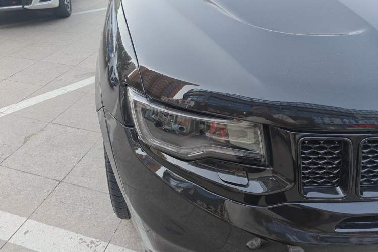 Used Jeep Grand Cherokee 2014 3.6L Comfort Navigation Edition Right Front Headlight