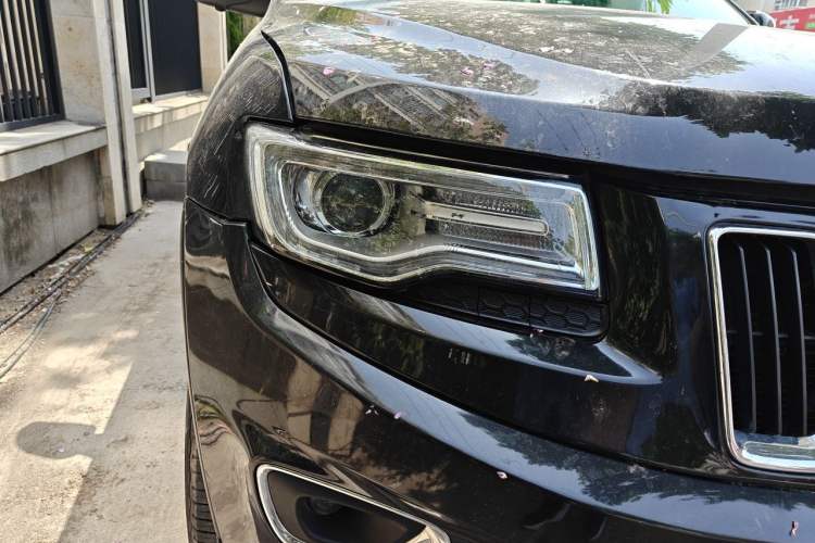 Used Jeep Grand Cherokee 2014 3.6L Comfort Navigation Edition Right Front Headlight