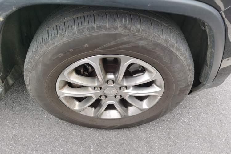 Used Jeep Grand Cherokee 2014 3.0TD Diesel Comfort Navigation Version Right Front Wheel Hub