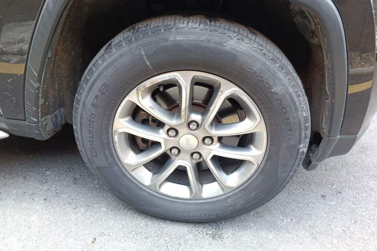Used Jeep Grand Cherokee  Right Front Wheel Hub