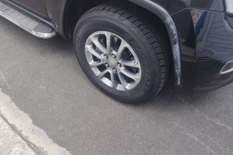 Used Jeep Grand Cherokee 2014 3.6L Elite Navigation Edition Right Front Wheel Hub