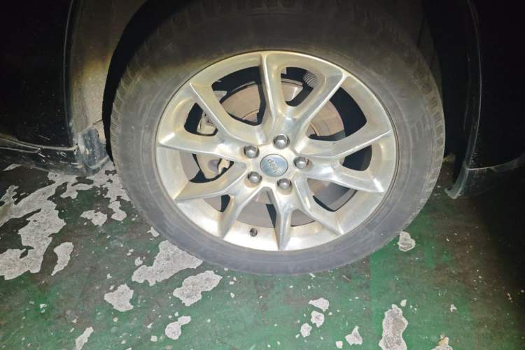 Used Jeep Grand Cherokee 2014 3.0L Flagship Zunyue Edition Right Front Wheel Hub