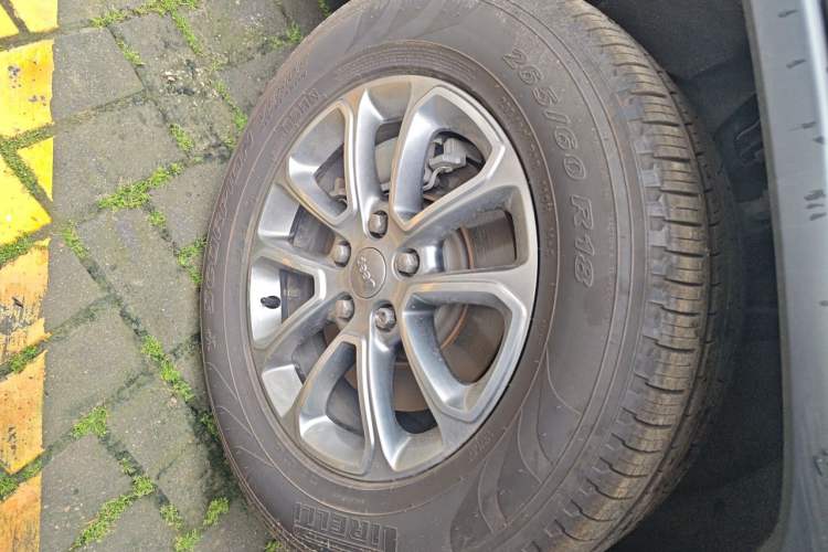 Used Jeep Grand Cherokee 2014 3.0L Comfort Navigation Edition Right Front Wheel Hub