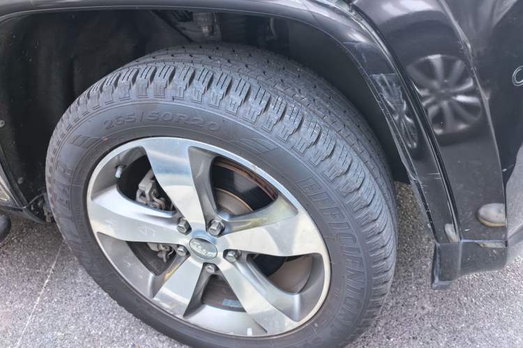 Used Jeep Grand Cherokee 2014 3.6L Elite Navigation Edition Right Front Wheel Hub