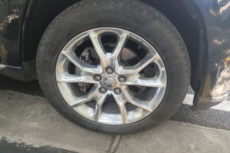 Used Jeep Grand Cherokee 2014 3.0L Flagship Zunyue Edition Right Front Wheel Hub