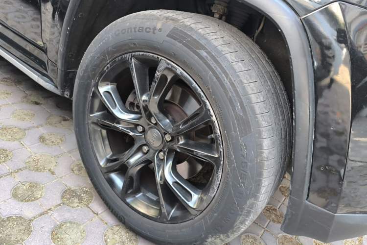 Used Jeep Grand Cherokee 2014 3.6L Elite Navigation Edition Right Front Wheel Hub