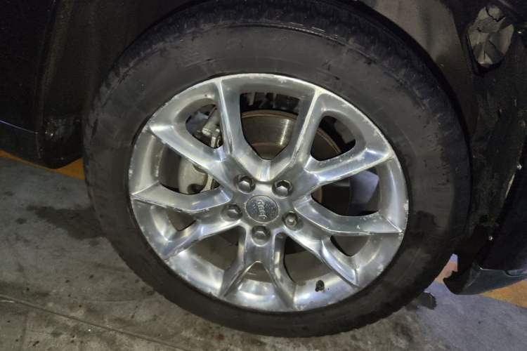 Used Jeep Grand Cherokee 2014 3.0L Flagship Zunyue Edition Right Front Wheel Hub