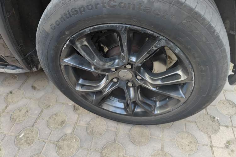 Used Jeep Grand Cherokee 2014 3.6L Elite Navigation Edition Right Front Wheel Hub
