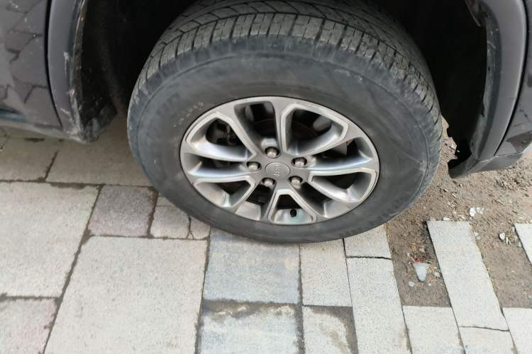 Used Jeep Grand Cherokee 2014 3.6L Elite Navigation Edition Right Front Wheel Hub