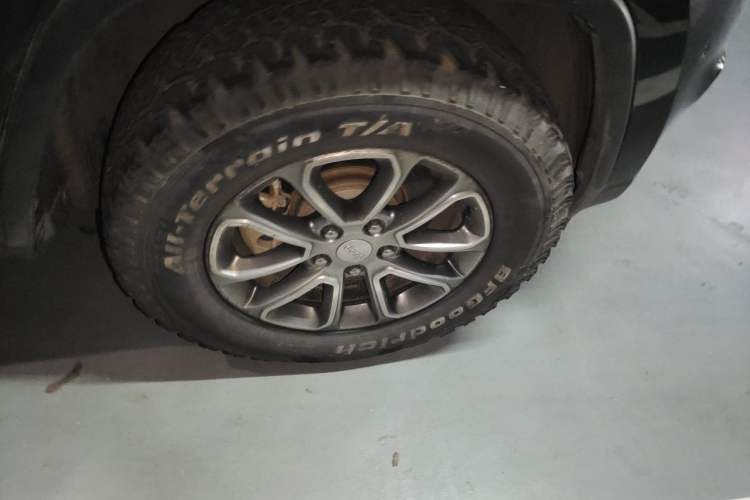 Used Jeep Grand Cherokee 2014 3.0TD Diesel Comfort Navigation Version Right Front Wheel Hub