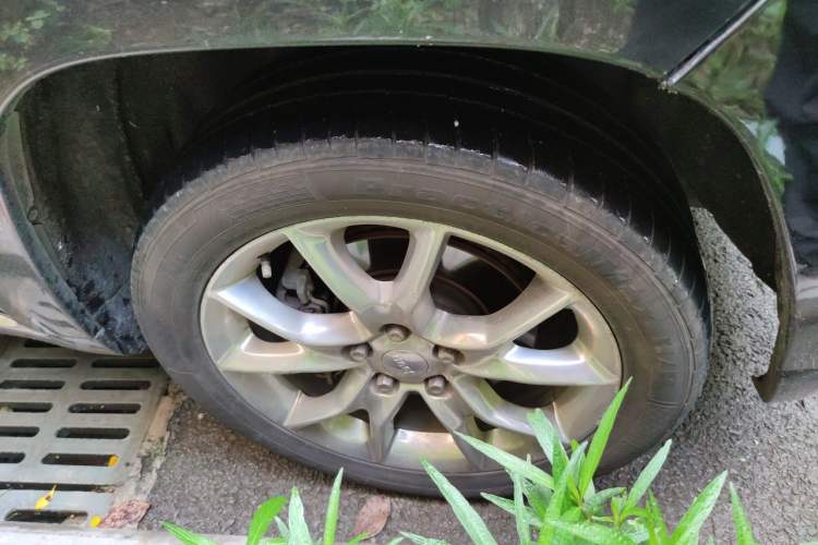 Used Jeep Grand Cherokee 2014 5.7L Flagship Prestige Edition Right Front Wheel Hub