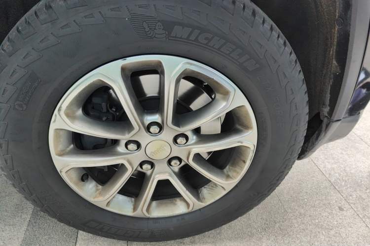 Used Jeep Grand Cherokee 2014 3.6L Elite Navigation Edition Right Front Wheel Hub