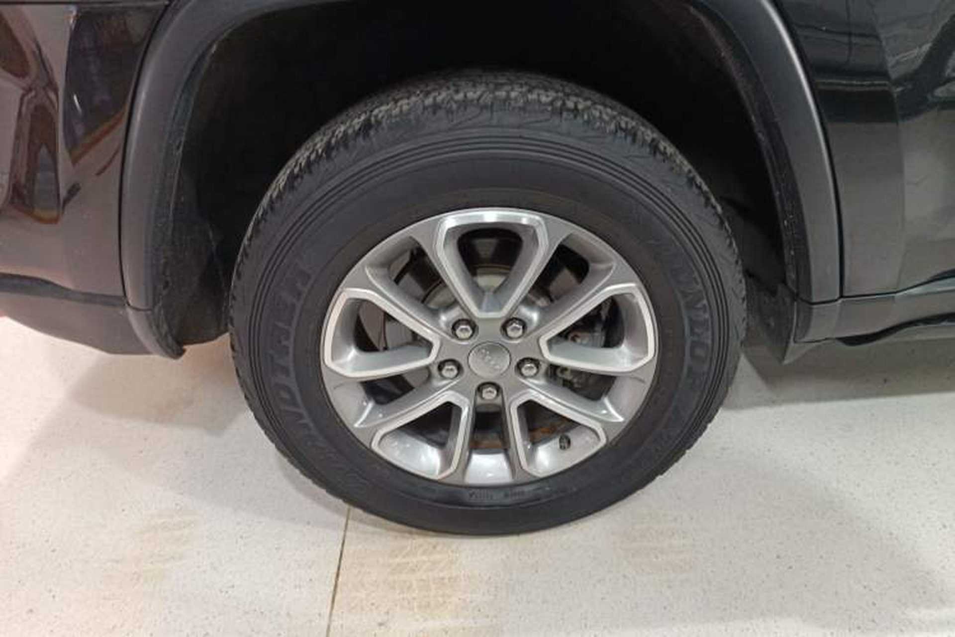 Used Jeep Grand Cherokee 2014 3.0L Comfort Navigation Edition Right Rear Wheel Hub