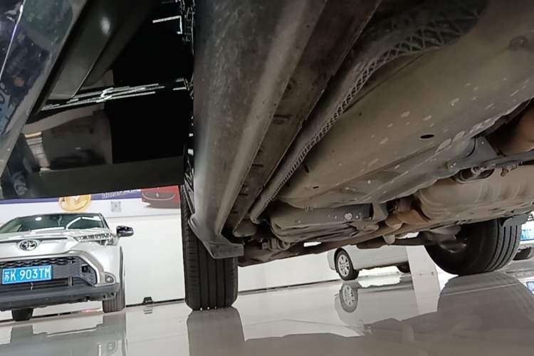 Used Jeep Grand Cherokee 2014 3.6L Elite Navigation Edition Right Side Sill