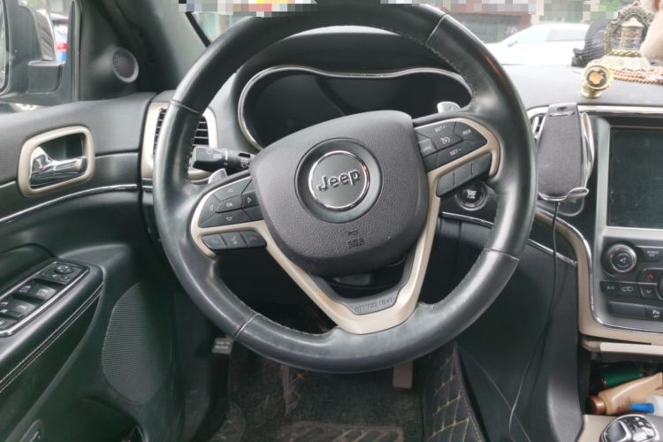 Used Jeep Grand Cherokee 2014 3.0TD Diesel Comfort Navigation Version Steering Wheel