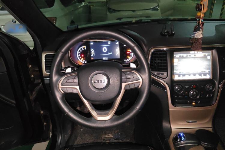 Used Jeep Grand Cherokee 2014 3.0L Comfort Navigation Edition Steering Wheel