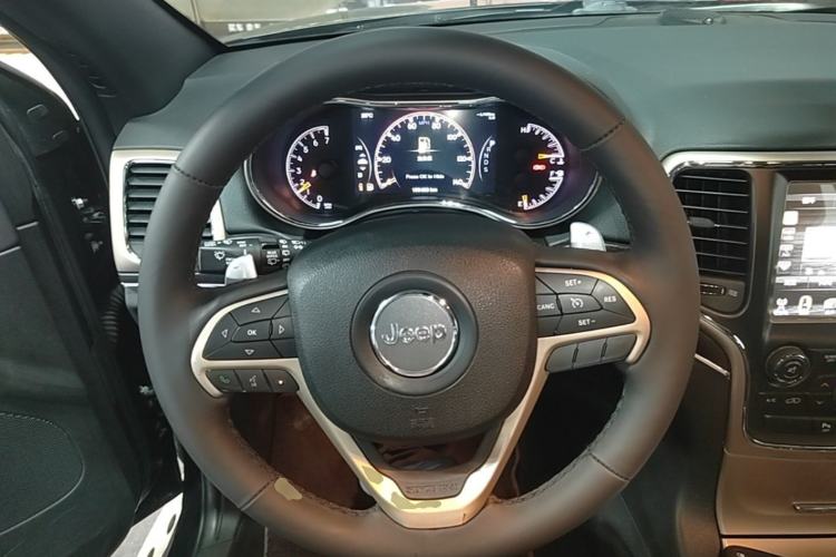 Used Jeep Grand Cherokee 2014 3.0L Comfort Navigation Edition Steering Wheel