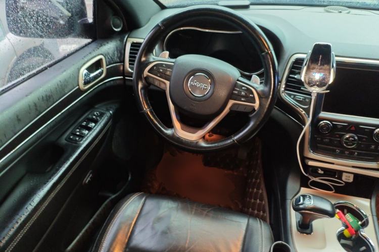 Used Jeep Grand Cherokee 2014 3.0L Comfort Navigation Edition Steering Wheel