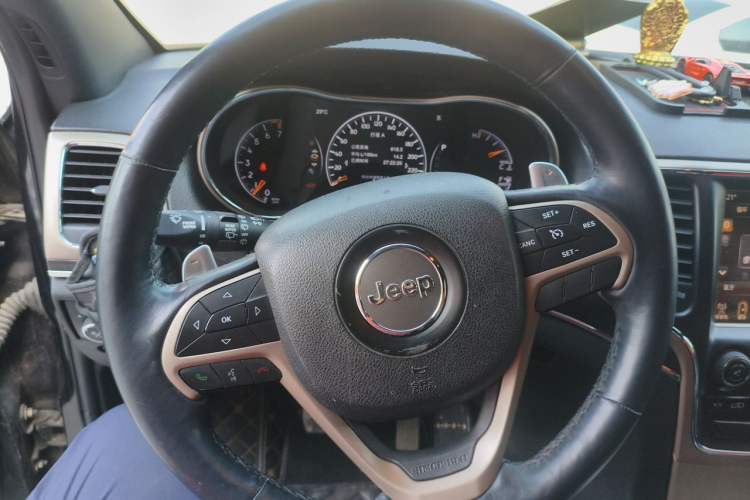Used Jeep Grand Cherokee 2014 3.6L Elite Navigation Edition Steering Wheel