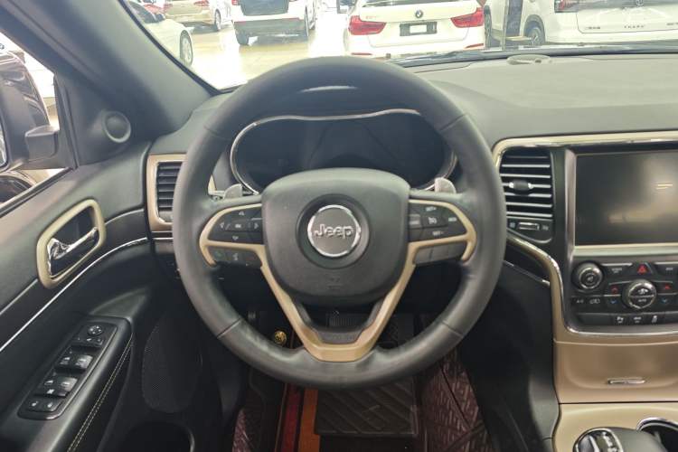 Used Jeep Grand Cherokee 2014 3.6L Elite Navigation Edition Steering Wheel