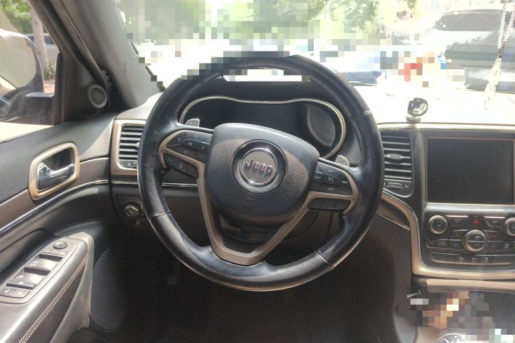 Used Jeep Grand Cherokee 2014 3.0L Comfort Navigation Edition Steering Wheel