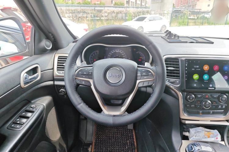 Used Jeep Grand Cherokee 2014 3.6L Comfort Navigation Edition Steering Wheel