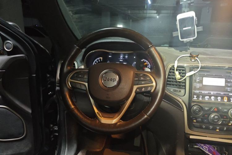 Used Jeep Grand Cherokee 2014 3.0L Flagship Zunyue Edition Steering Wheel