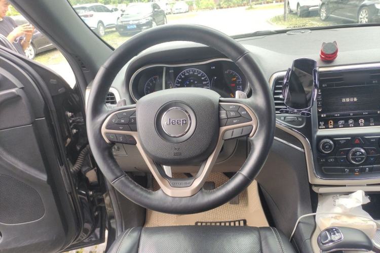 Used Jeep Grand Cherokee 2014 3.6L Elite Navigation Edition Steering Wheel