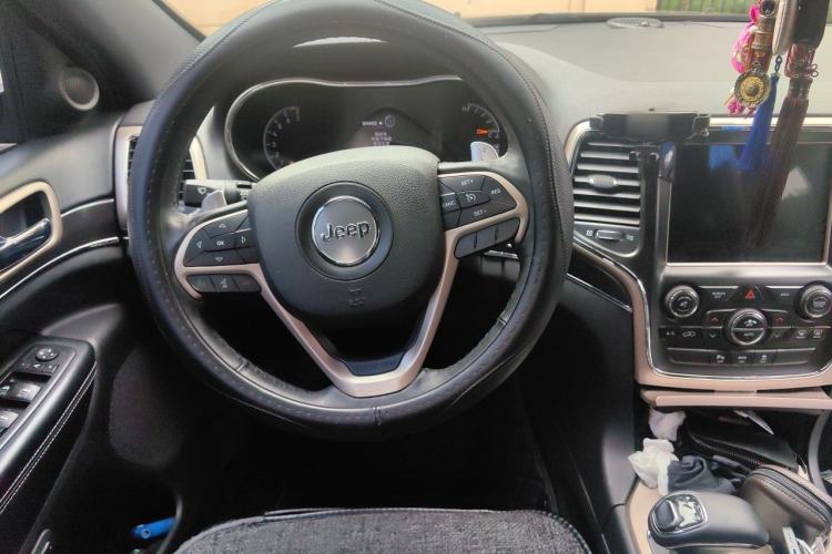 Used Jeep Grand Cherokee 2014 3.0L Comfort Navigation Edition Steering Wheel