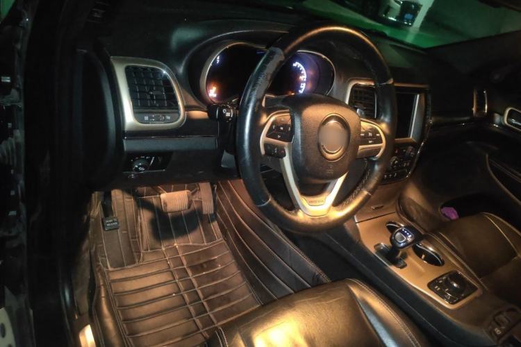 Used Jeep Grand Cherokee 2014 3.0L Comfort Navigation Edition Steering Wheel